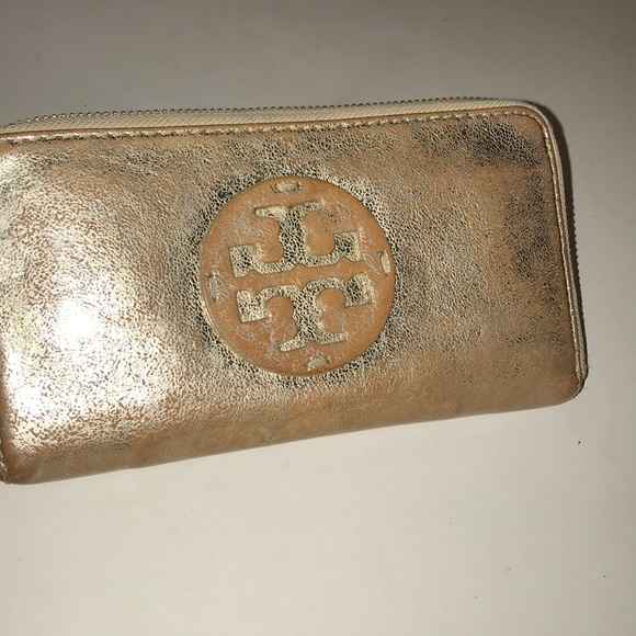 Tory Burch Handbags - Tory Burch Zip around Wallet💥😁sale
